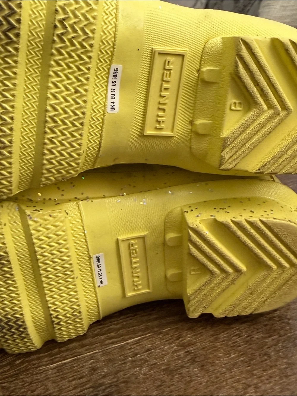 Hunter Yellow Glitter Tall Rain Boots girl’s size 6